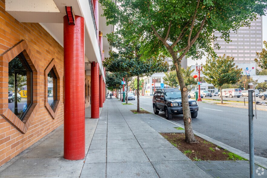 More Photos Of 140 NW 4th Ave, Portland Storefront Retail Office For Lease
