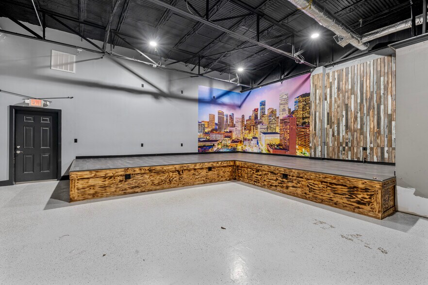 More Photos Of 1520 College Ave, South Houston Storefront For Lease