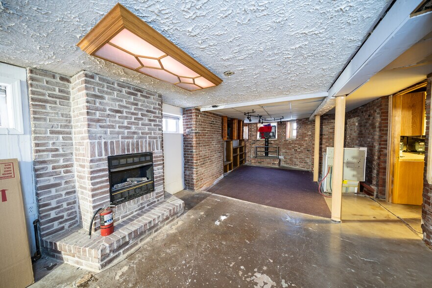 More Photos Of 103-105 Devon St, Kearny Apartments For Sale