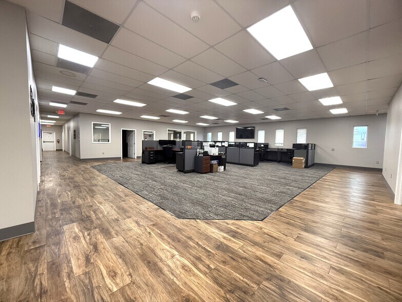 More Photos Of 125 Winchester Dr, Sedalia Office For Lease