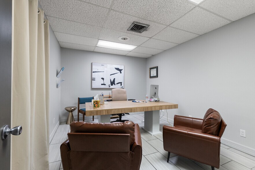 More Photos Of 604 S 77 Sunshine Strip, Harlingen Office For Sale