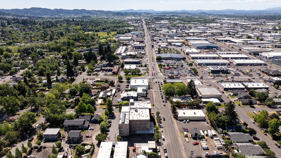 More Photos Of 2177 W 11th Ave, Eugene Freestanding For Lease