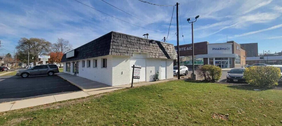 More Photos Of 123 E Columbia St, Marion General Retail For Sale