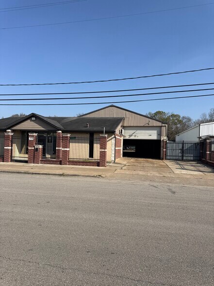 More Photos Of 4127 Weslow St, Houston Industrial For Lease