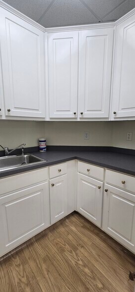 More Photos Of 100 Governors Trace, Fayetteville Office For Lease