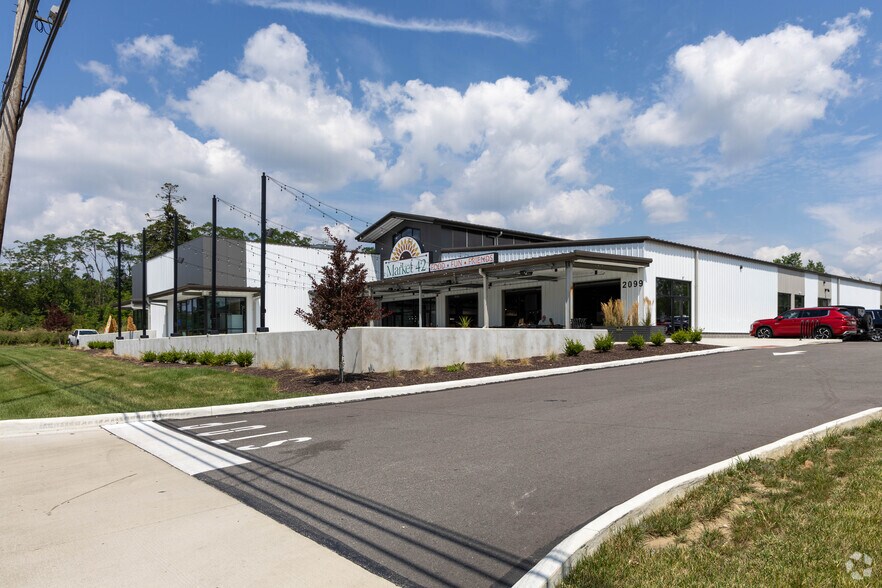More Photos Of 2075 Pearl Rd, Brunswick Restaurant For Lease