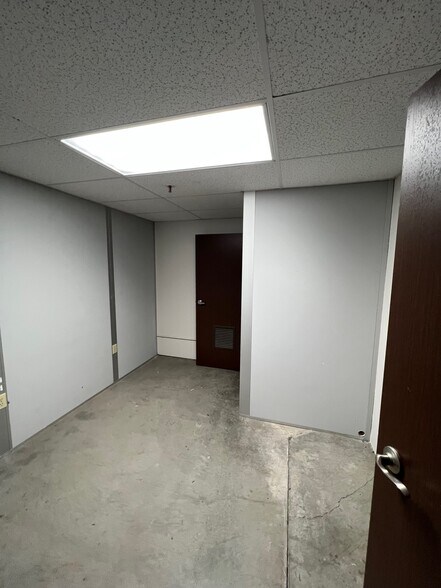 More Photos Of 202 Val Dervin Pky, Stockton Warehouse For Lease