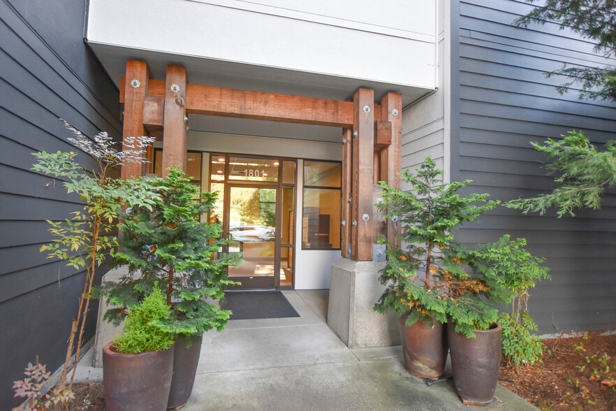 More Photos Of 1801 W Bay Dr, Olympia Office Residential For Lease