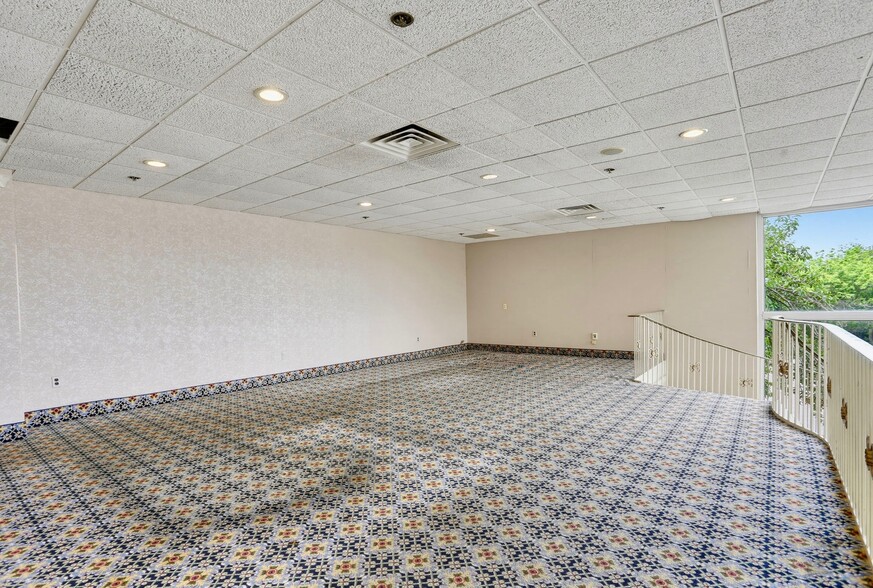 More Photos Of 505 Jermor Ln, Westminster Restaurant For Lease