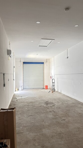 More Photos Of 3916 W Alva St, Tampa Warehouse For Lease