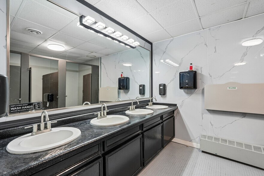 More Photos Of S76W17745 Janesville Rd, Muskego Restaurant For Sale