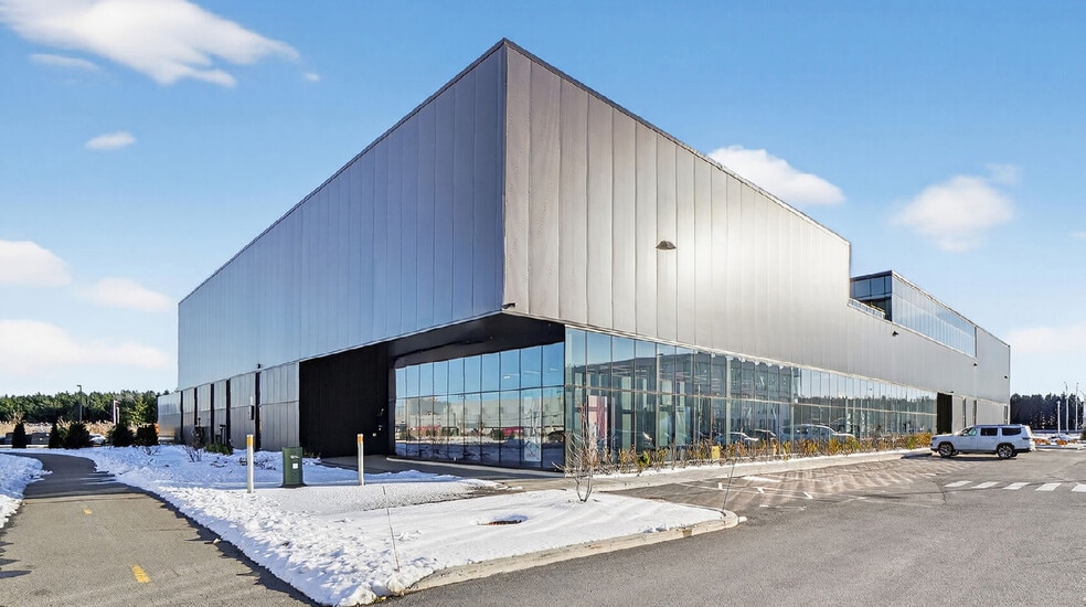More Photos Of 401 Rue Louis-Blériot, Mascouche Flex For Sale