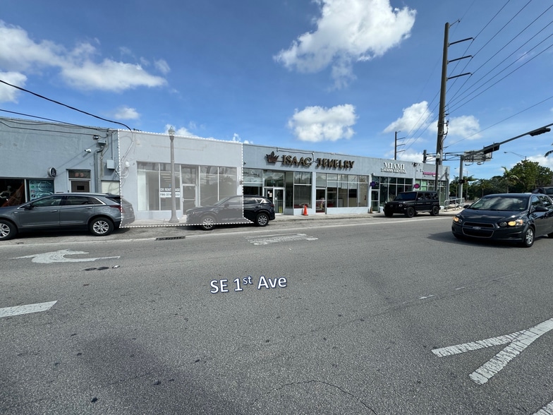 Primary Photo Of 100 Hialeah Dr, Hialeah Storefront For Lease