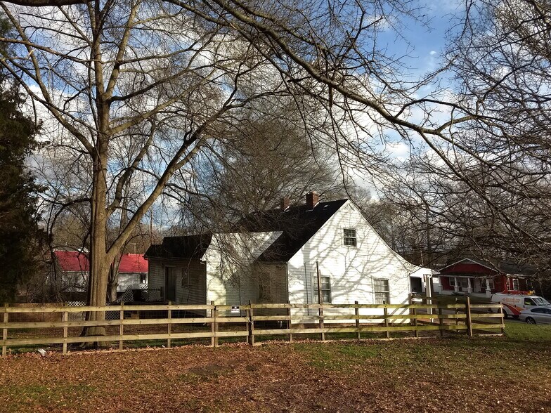 More Photos Of 204 E Trade St, Dallas Office Residential For Sale