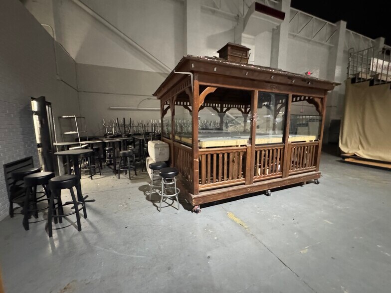 More Photos Of 10408 State Highway 64 E, Tyler Theater Concert Hall For Sale