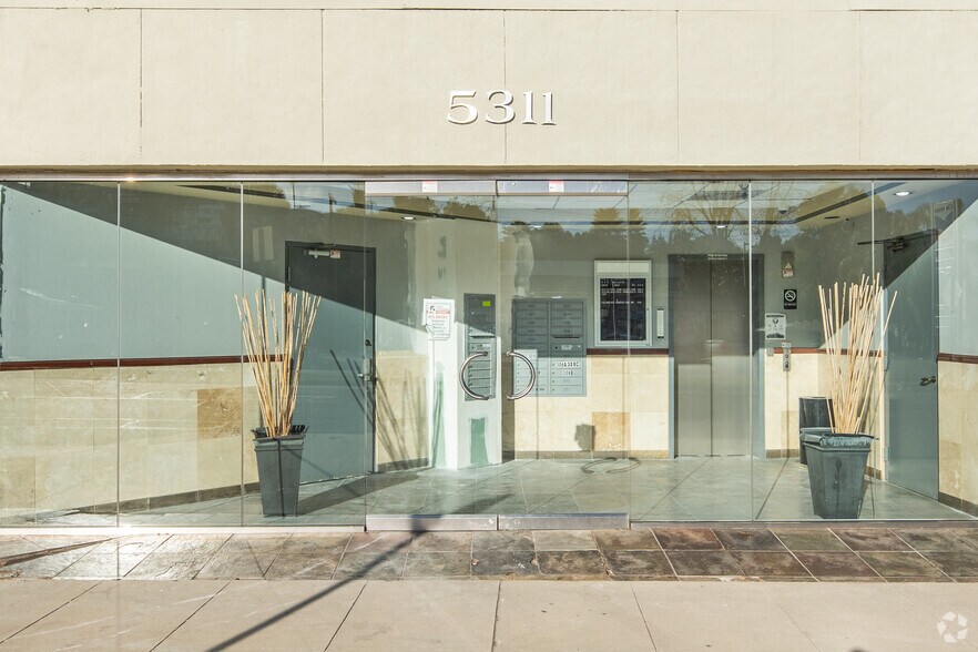 More Photos Of 5311 Topanga Canyon Blvd, Woodland Hills Office For Lease