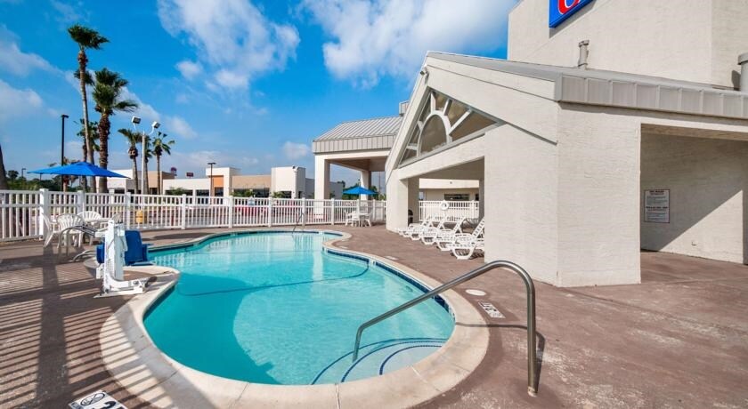 More Photos Of 2377 N Expressway 83, Brownsville Hotel For Sale