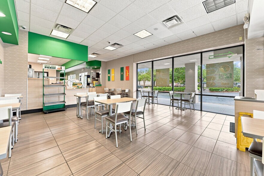 More Photos Of 850-898 49th St, Saint Petersburg General Retail For Lease