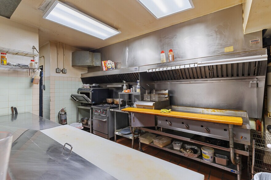 More Photos Of 663 W Pratt St, Baltimore Storefront Retail Residential For Sale