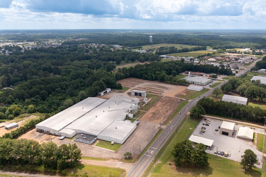 More Photos Of 203 Industrial Park Rd, Starkville Manufacturing For Lease