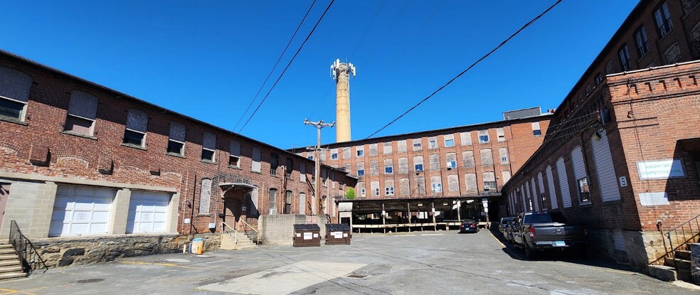 More Photos Of 1669 Thomaston Ave, Waterbury Manufacturing For Lease