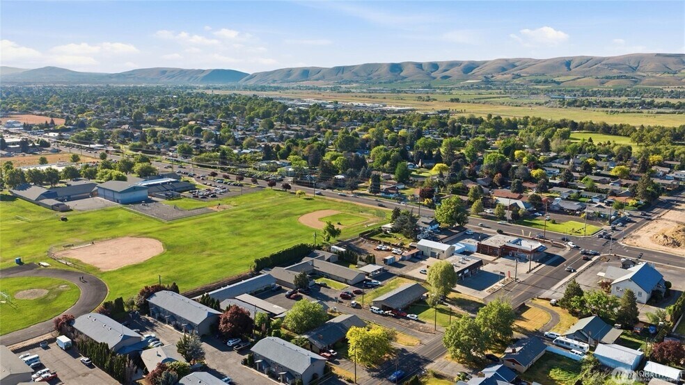 More Photos Of 1011-1015 S 48th Ave, Yakima Apartments For Sale