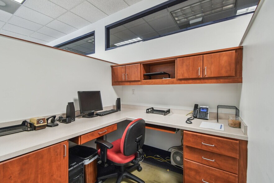 More Photos Of 10901 Danka Cir N, Saint Petersburg Office For Sale
