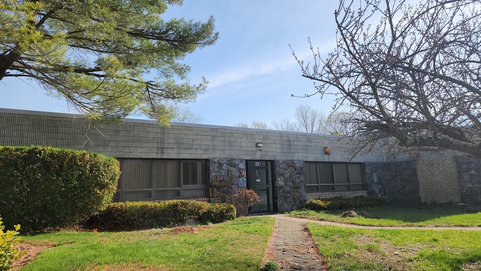 More Photos Of 22 Connor Ln, Deer Park Warehouse For Lease