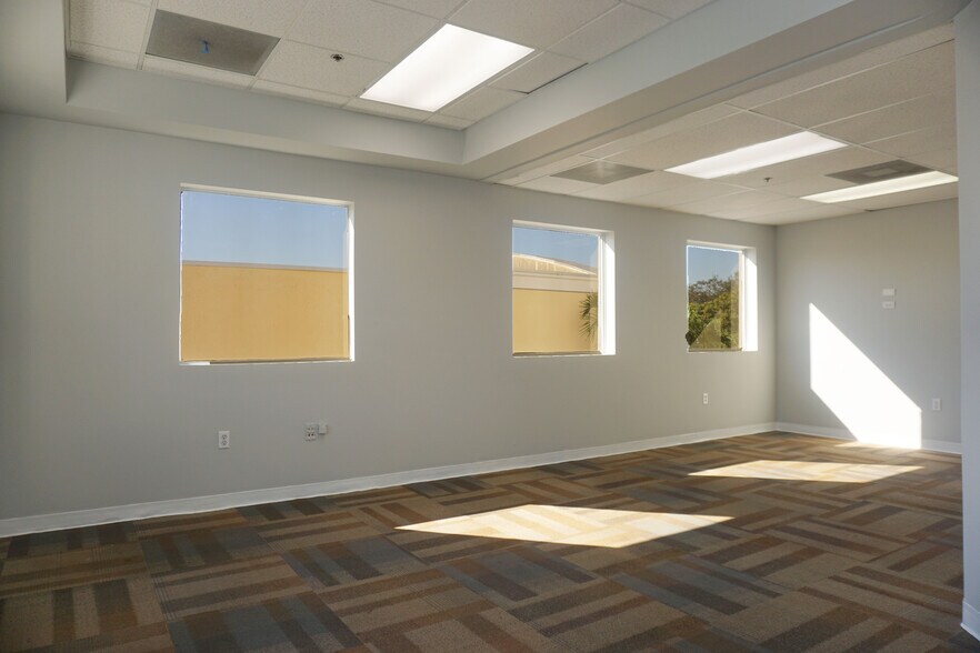 More Photos Of 2405-2425 N University Dr, Coral Springs Loft Creative Space For Lease