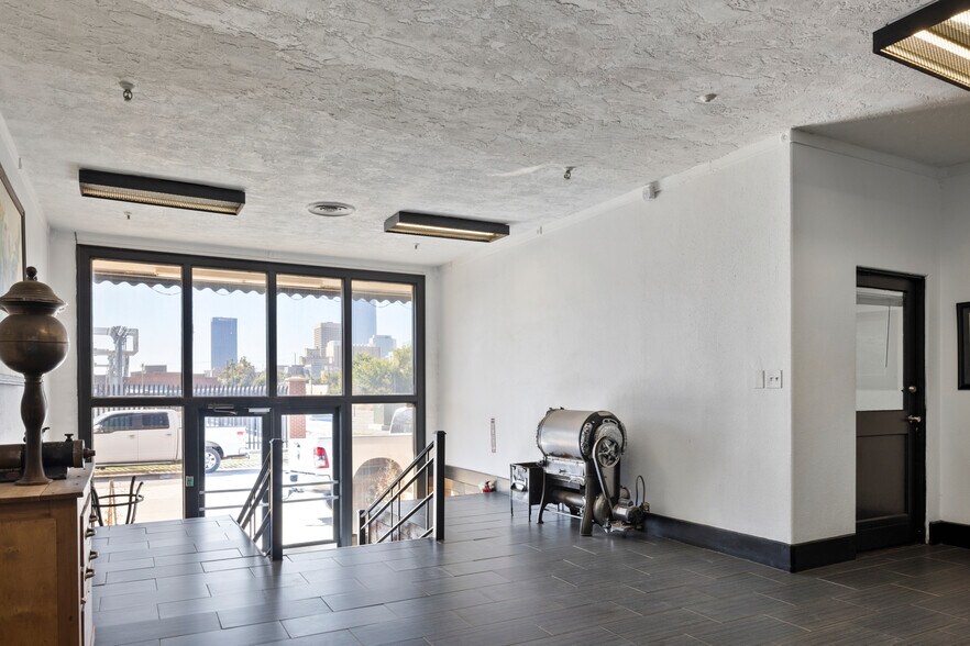 More Photos Of 11 NE 11th St, Oklahoma City Warehouse For Sale