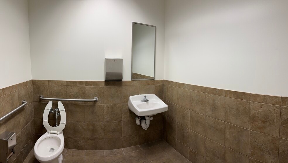 More Photos Of 370 Mallory Station Rd, Franklin Loft Creative Space For Lease