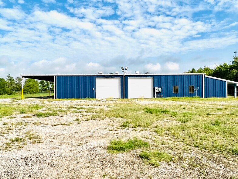 More Photos Of 4512 S Highway 35, Alvin Light Manufacturing For Lease