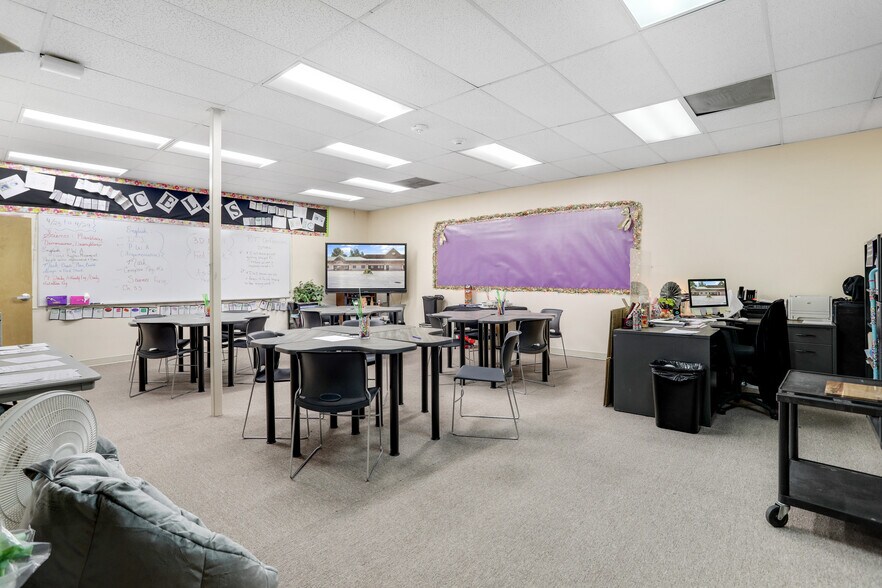 More Photos Of 8807 Thornton Rd, Stockton Storefront Retail Office For Lease