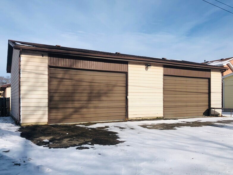 Primary Photo Of 225 Lake Ave, Lake Villa Warehouse For Lease