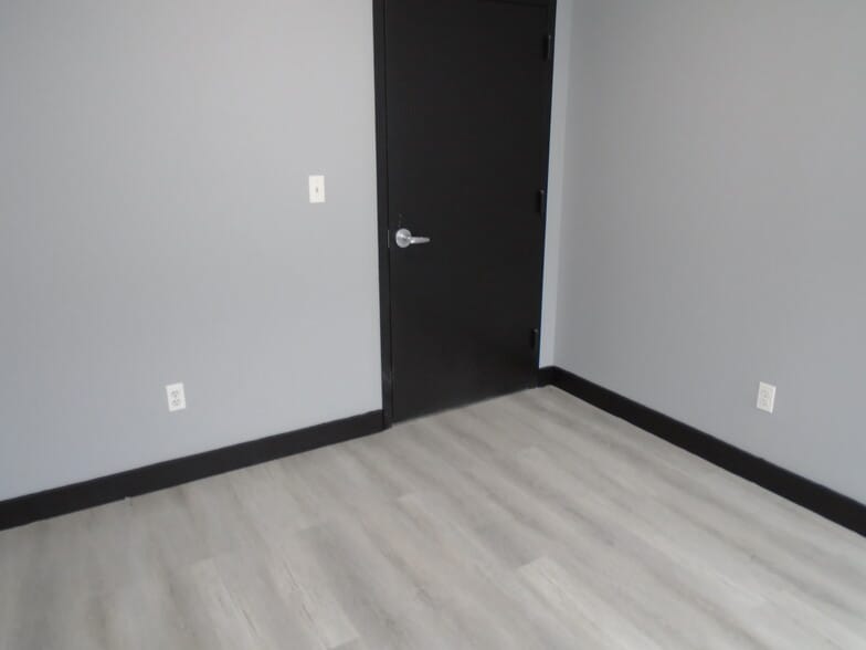 More Photos Of 473 Broadway, Bayonne Office For Lease