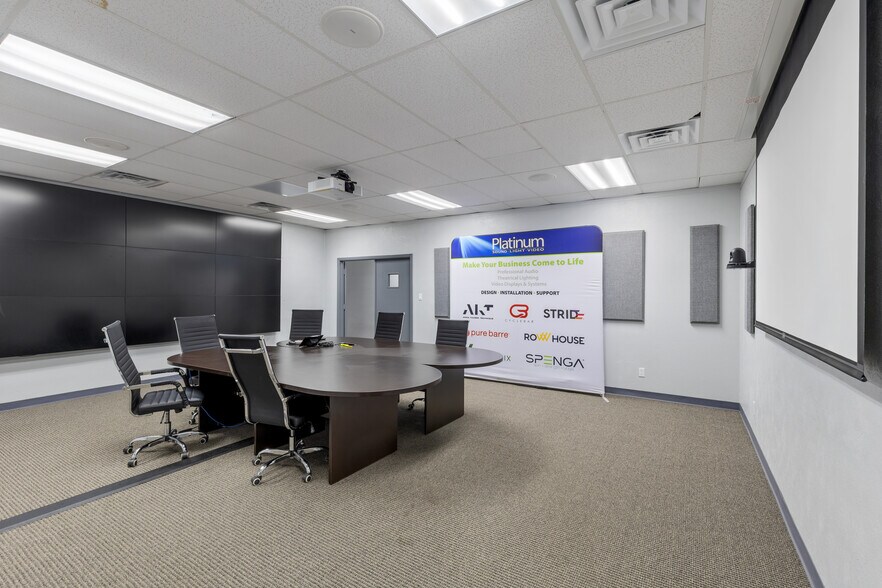 More Photos Of 4200-4202 Wiley Post Rd, Addison Warehouse For Lease