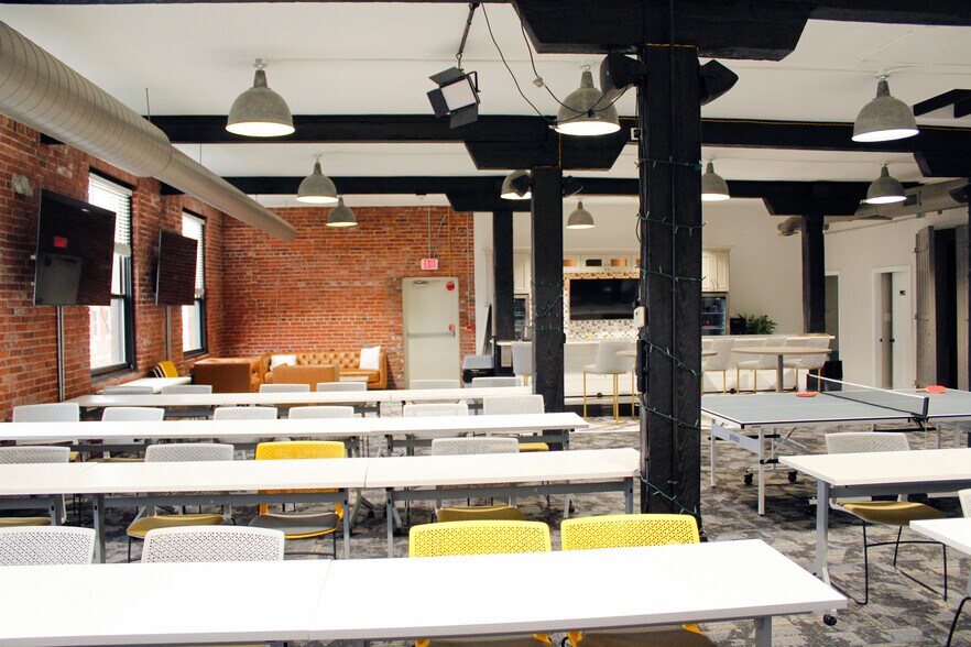 More Photos Of 10-12 Bedford Sq, Pittsburgh Loft Creative Space For Sale