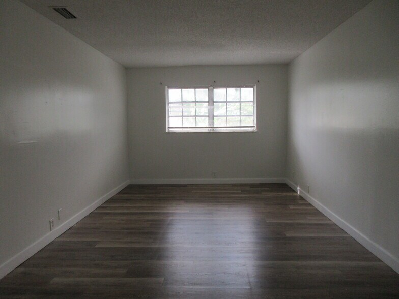 More Photos Of 4280 Woodside Dr, Coral Springs Apartments For Sale