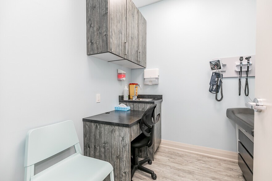 More Photos Of 50 Bur Oak Ave, Markham Storefront For Sale