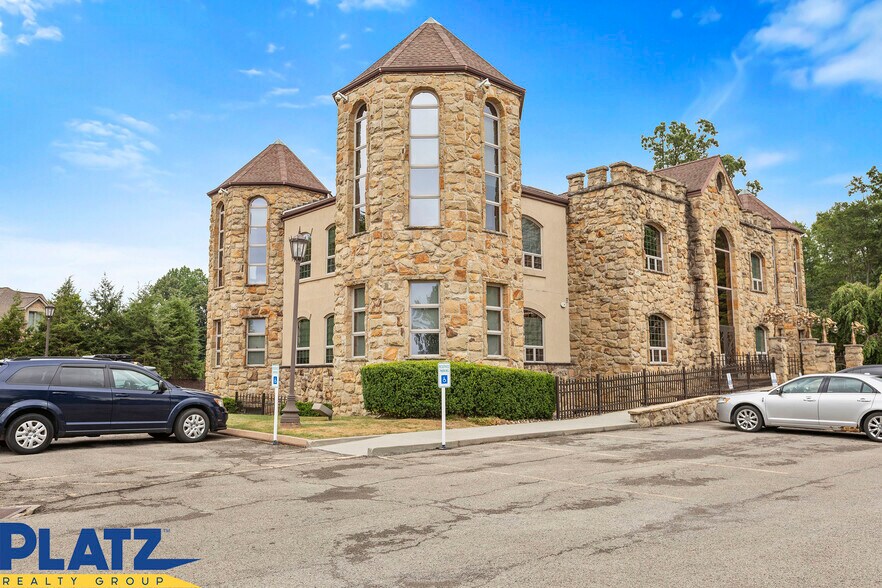 More Photos Of 8544 Hickory Hill Dr, Poland Office For Lease