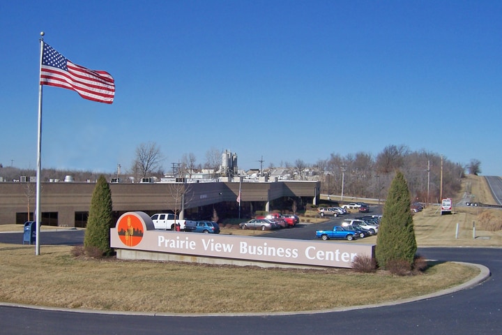 More Photos Of 10300-10306 NW Prairie View Rd, Kansas City Light Manufacturing For Lease