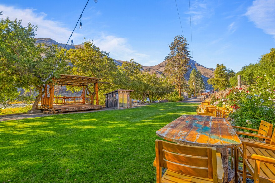 More Photos Of 13706 US 95, White Bird Trailer Camper Park For Sale