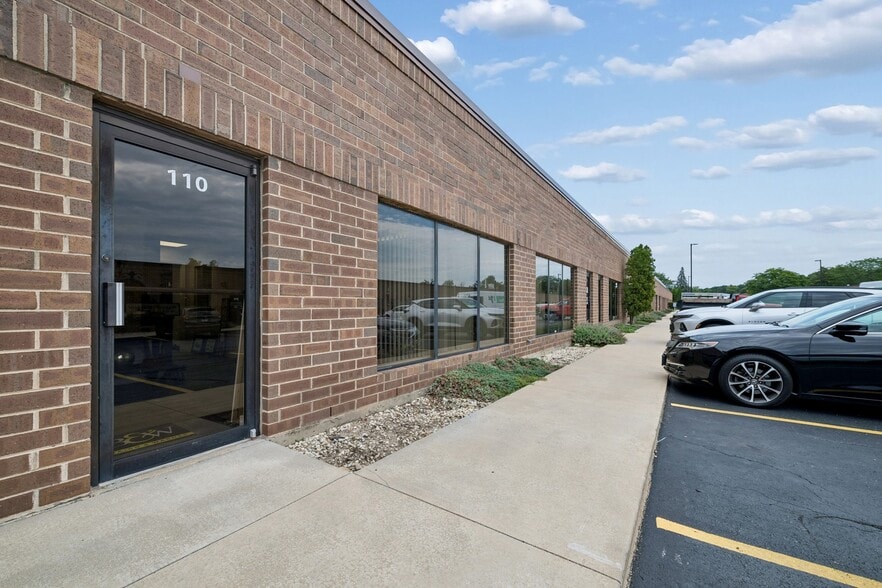 More Photos Of 1000 N Rand Rd, Wauconda Service For Sale