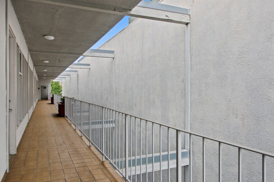 More Photos Of 3017 Santa Monica Blvd, Santa Monica Office For Sale