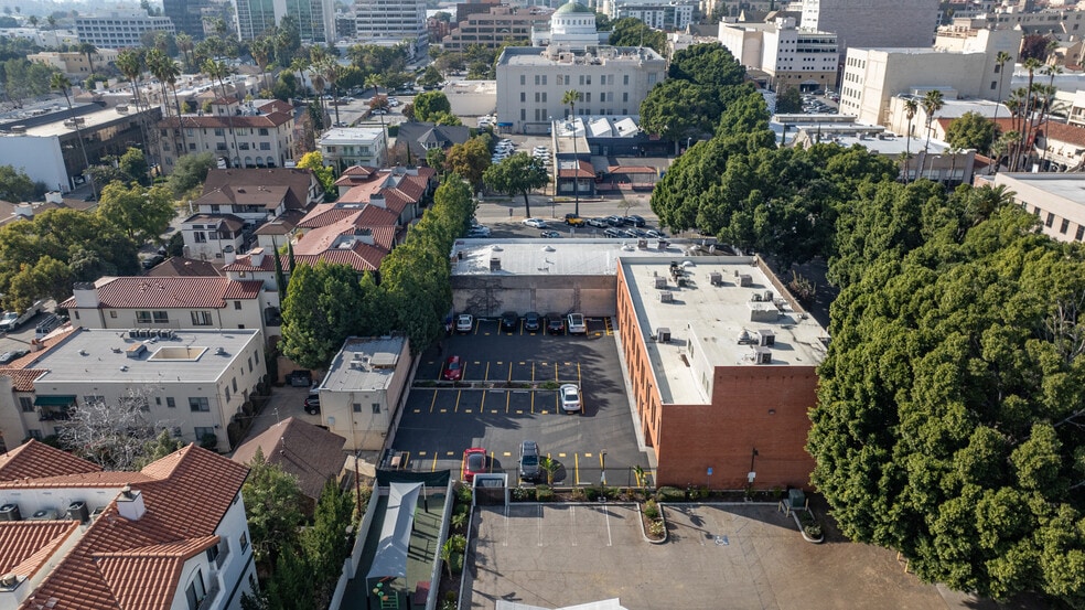 More Photos Of 690 E Green St, Pasadena Office For Lease