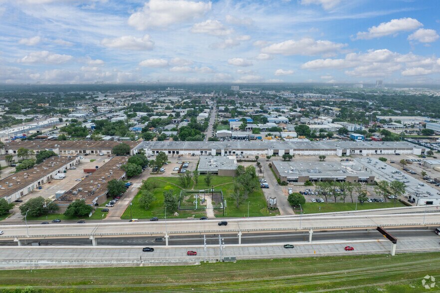 More Photos Of 3912-3922 Dunvale Rd, Houston Unknown For Lease
