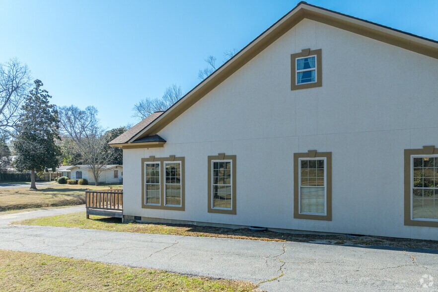 More Photos Of 501 Griffin Ave, Eastman Office For Sale