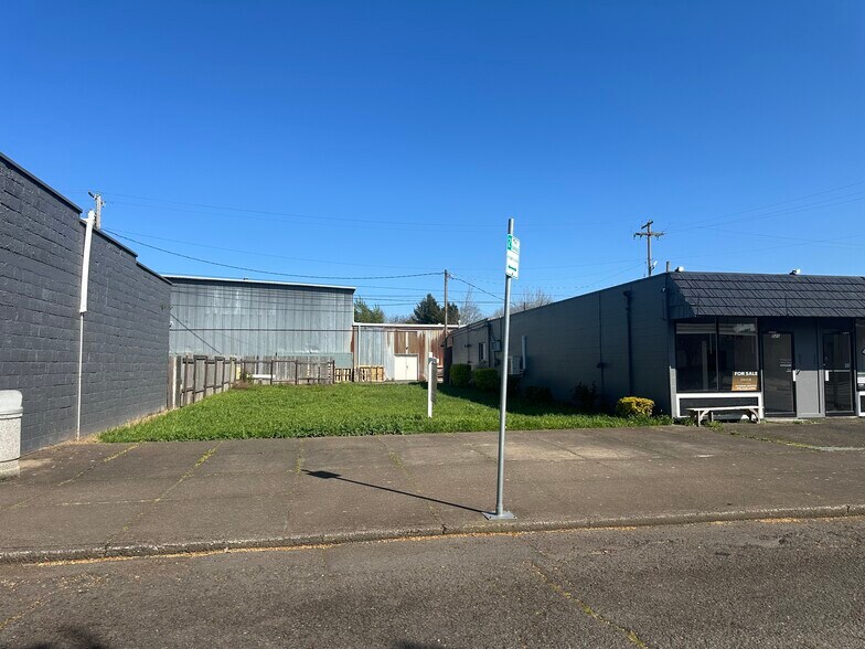 More Photos Of 510-520 Greenwood St, Junction City Restaurant For Sale