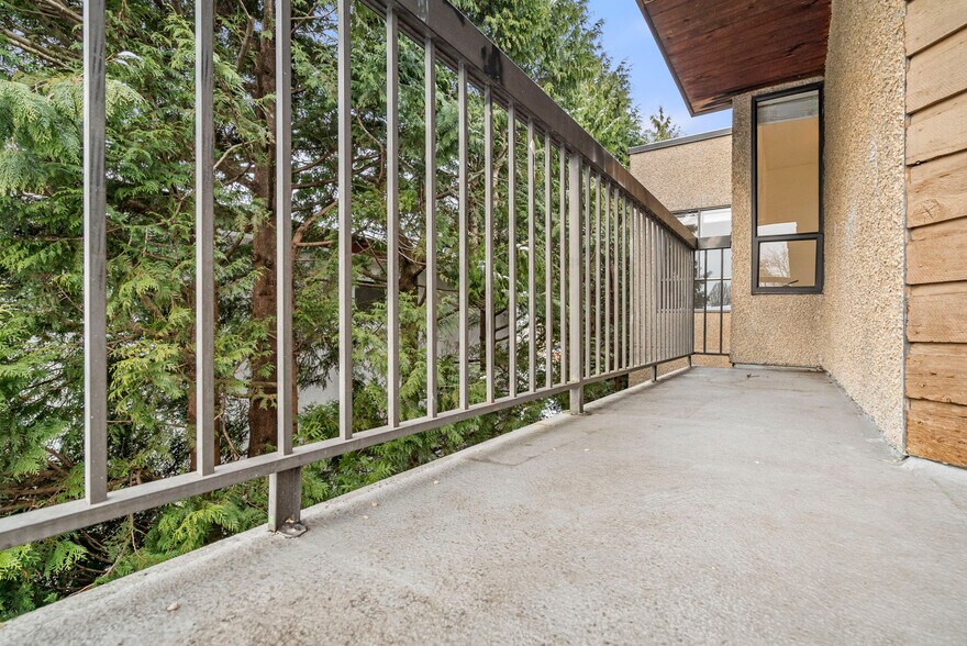 More Photos Of 1555 Graveley St, Vancouver Apartments For Sale