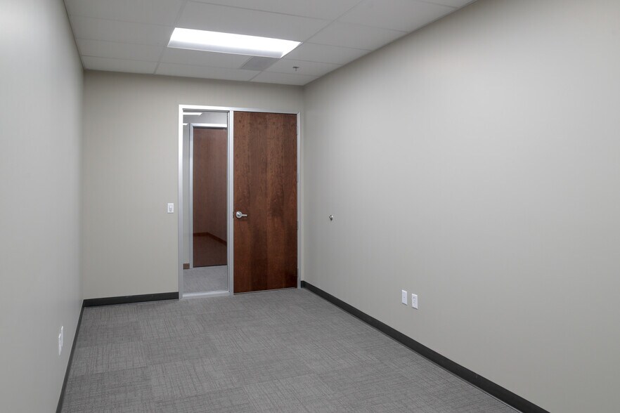 More Photos Of 2901 W Bluegrass Blvd, Lehi Office For Lease